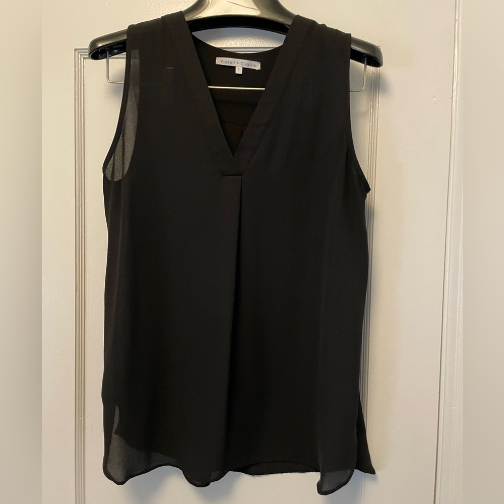 Violet & Claire Black V-Neck Sleeveless Camisole